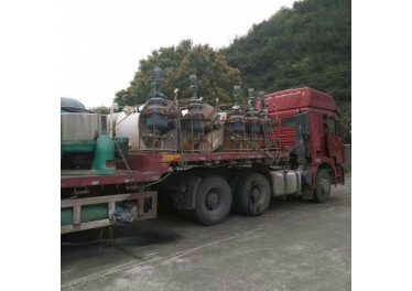 公司出售半不锈钢7平方冷凝器，塑料搅拌机，混合机，真空机组戴总13563763655
