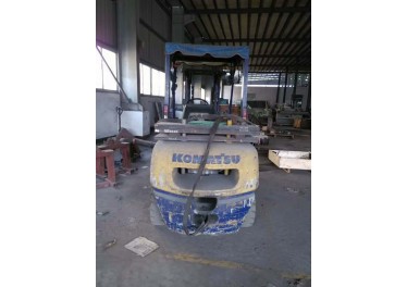 出售小松3吨叉车，梁13916453826