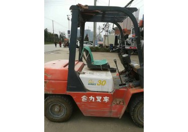 出售2013年3吨合力叉车     13589353272
