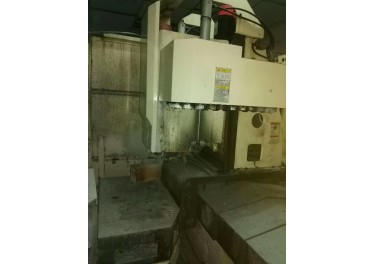 原装日本howa加工中心，双工作台，带第四轴，法那科16i系统，主轴24000转，bt30主轴带刀库