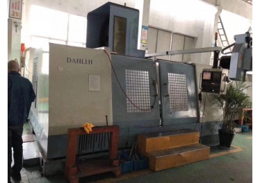 台湾大力1700立加一台 发那科21i-MB.硬轨机 Bt50.带刀库13722636092