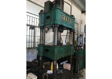 经销液压机：Y100、Y200、Y315、Y500、Y630、Y800、Y1000吨等大小台面并维修