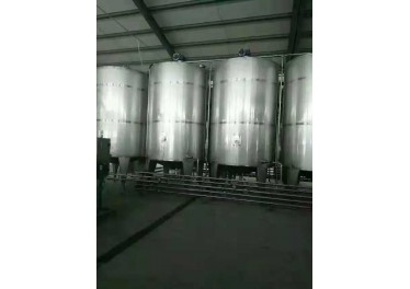 不锈钢发酵罐已到货场  成色养眼