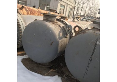 我公司供应多台二手全不锈钢列管冷凝器，石墨冷凝器，换热器，型号齐全，现货低价处理！！！