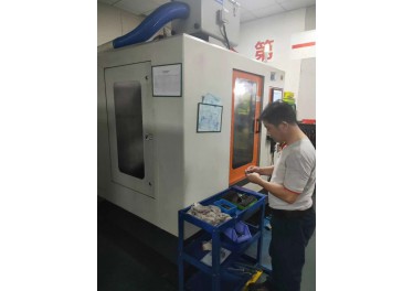 戴杰特五轴数控工具磨两台，工厂在位，设备正常使用。欢迎大家来咨询采购。