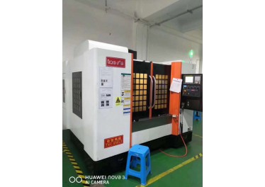 850两线一硬加工中心，发那科系统，圆盘刀臂式刀库，主轴10000转，机况相当漂亮