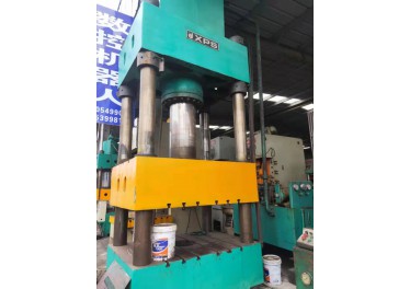 徐州产500T液压机，台面1.4X1.4米，主缸行程900，开囗高度1.5米，试机良好