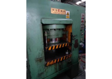 500T快速液压机多台，少用成色好，周士群13605499062