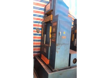 出售一批双动拉伸机，30T.46T.65.80T.100，少用成色好价优，周13605499062