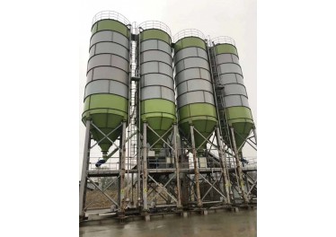 出售全新极品中联免基础180。坐标江西九江，4个200水泥仓，全新机，出料60方。