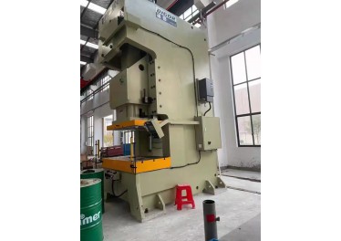 出售精品400吨液压机新机安装未用低价处理联系18931755876