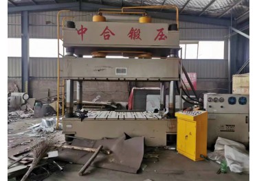 精品四柱液压机，新机安装几乎未用