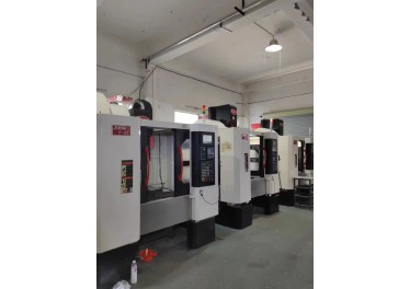 乔峰650加工中心，三菱／法那科系统，12000转／1万转直联主轴，试机精度1个丝，只要几万块