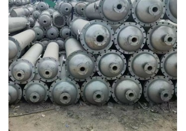出售10-500平方列管冷凝器          13562757513杨总