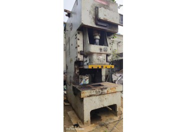315吨冲床  13万出  13315771552