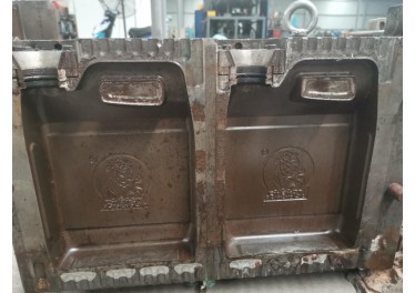出售EMJ003约2L一出二腔自动去飞边巧媳妇酱油桶二手吹塑模具