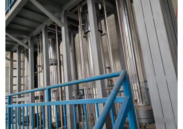 新定:精品植物提取设备 超临界萃取机组 全新一套安装未使用  在位低价出售