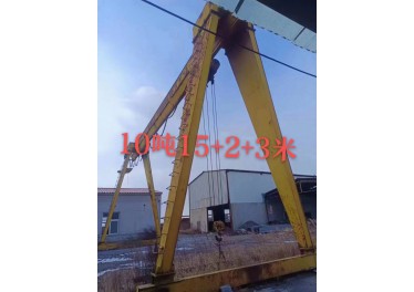 我厂可根据客户尺寸定制龙门吊，单梁行车等设备   在羊流货场13921744257