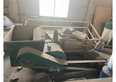 江西省鹰潭市立式复合破碎机 对辊式粉碎机